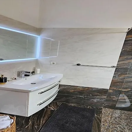 Sunrise - Three Bedroom Holiday home