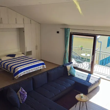 Sunrise - Three Bedroom 펜션 오미스