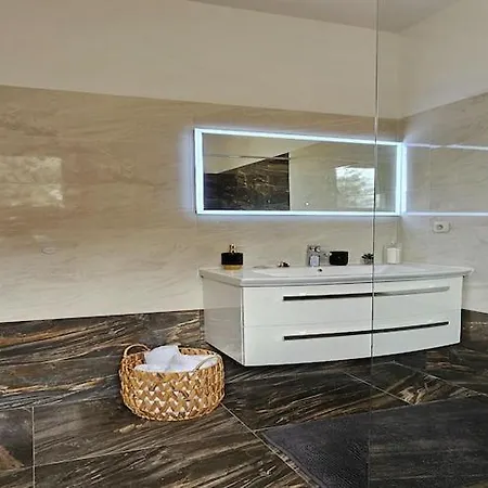 Sunrise - Three Bedroom Holiday home Omis