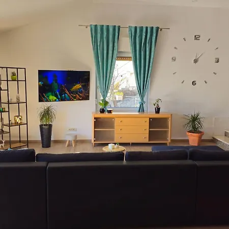 Sunrise - Three Bedroom 펜션 오미스