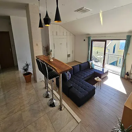 Sunrise - Three Bedroom 오미스