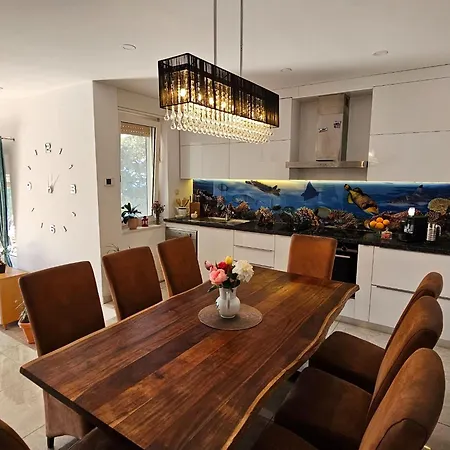Sunrise - Three Bedroom Holiday home