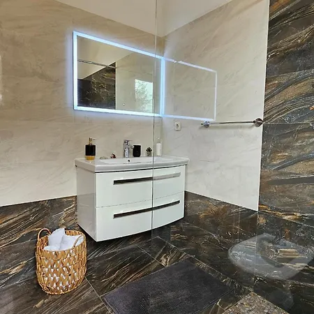 Sunrise - Three Bedroom *