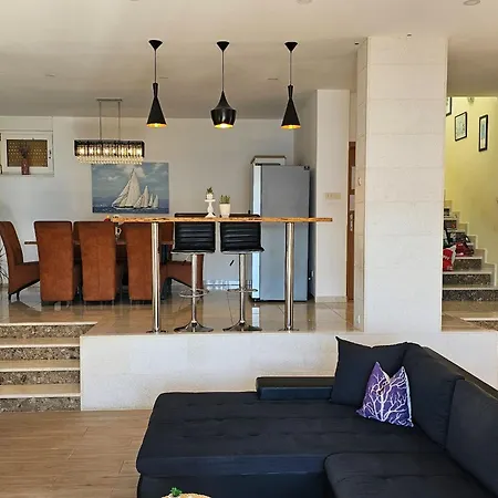 Sunrise - Three Bedroom * Omis